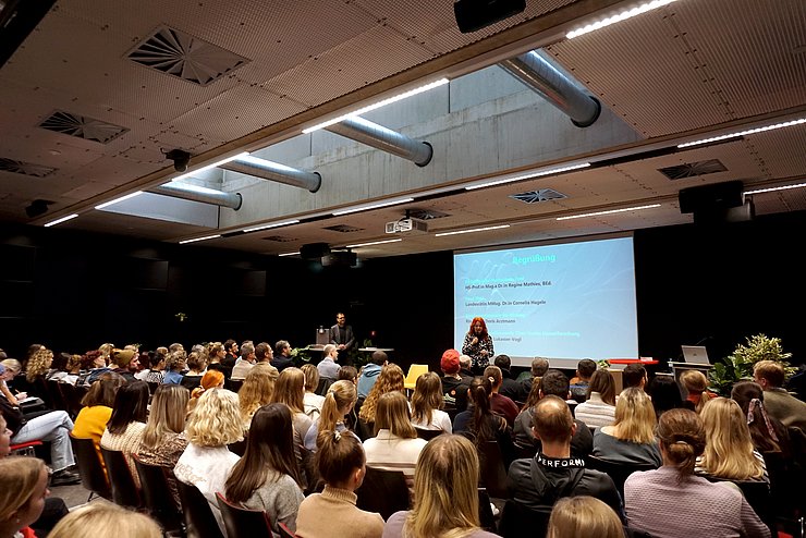 © PH Tirol/Roner Bildungslandesrätin Cornelia Hagele begrüßte die TeilnehmerInnen des MINT-Future-Day.