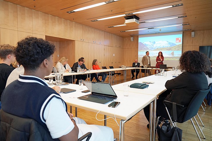 © Land Tirol/Hörmann Besprechung im Landhaus