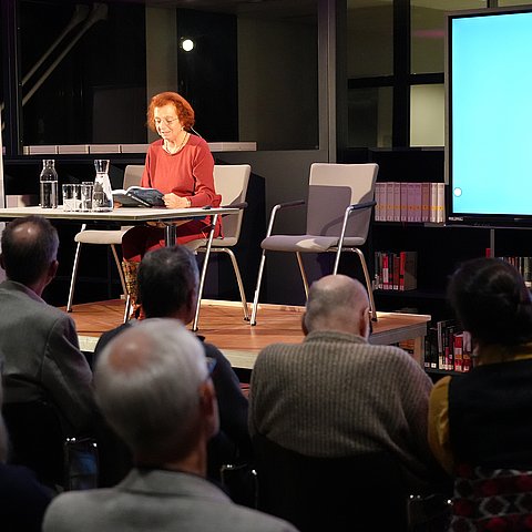 Kriemhild Buhl liest aus ihrem Buch „Mein Vater Hermann Buhl“.