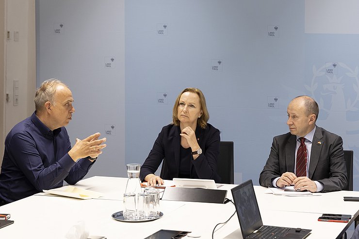 Besprechung im Sonderstab