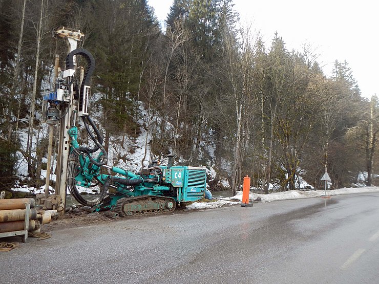 © Helmuth Hammer An über 50 Stellen werden zwischen Hopfgarten und Wörgl Kernbohrungen, Schürfe und Rammsondierungen durchgeführt. Die dienen der Erkundung des Untergrunds für den Hochwasserschutz an der Brixentaler Ache.