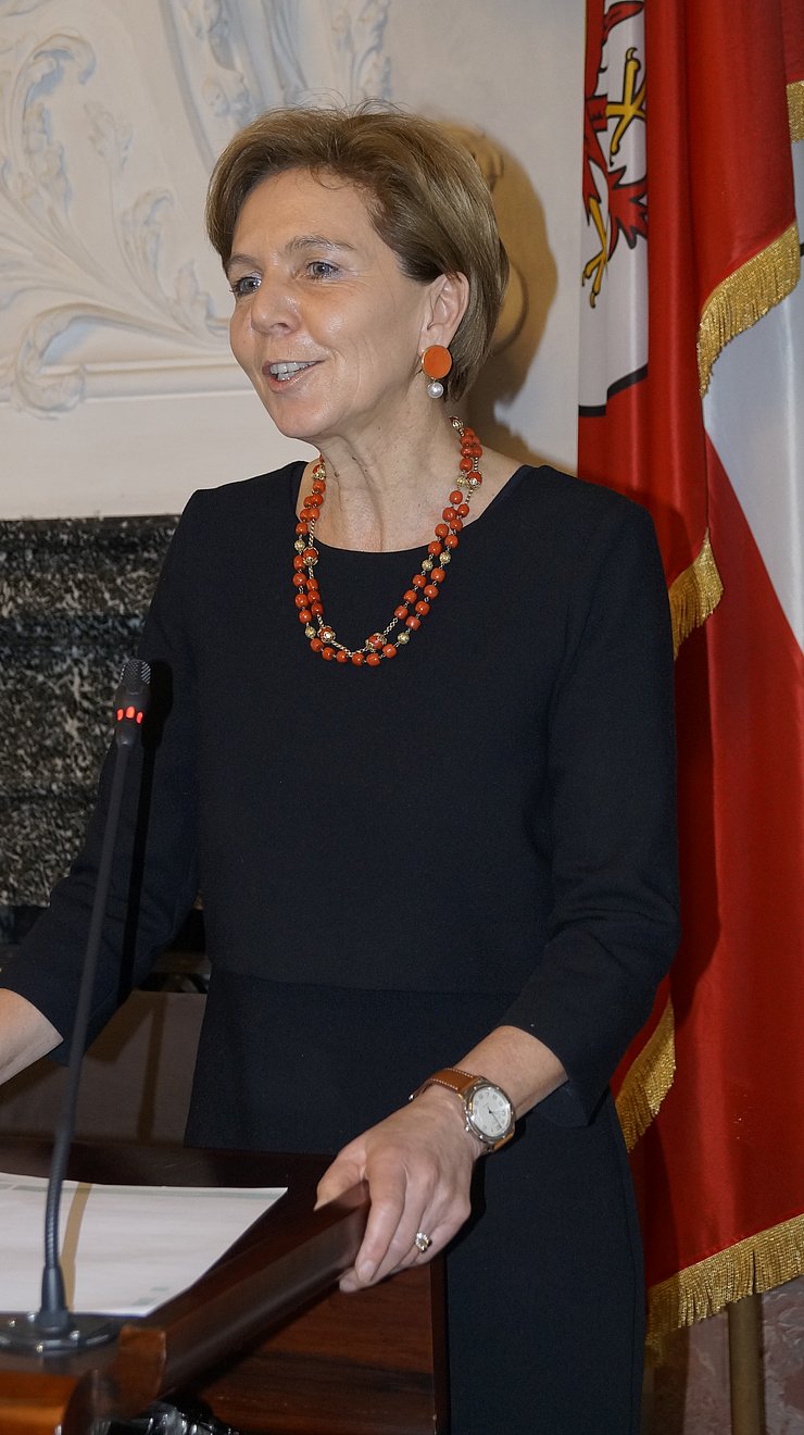 LTPin Pallauf spricht zum Plenum