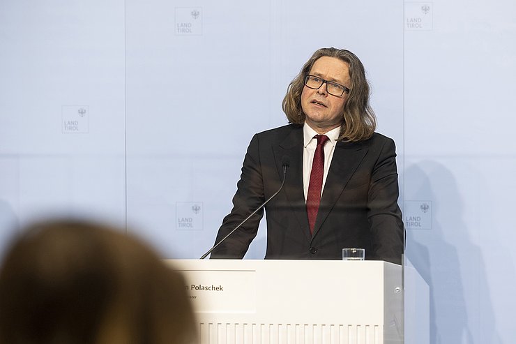 © Land Tirol/Die Fotografen BM Polaschek am Rednerpult