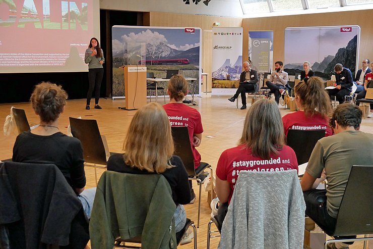 In ihrer Eröffnungsrede betonte die Vizepräsidentin die Bedeutung vom sparsamen Umgang mit Ressourcen - auch beim Verkehr.