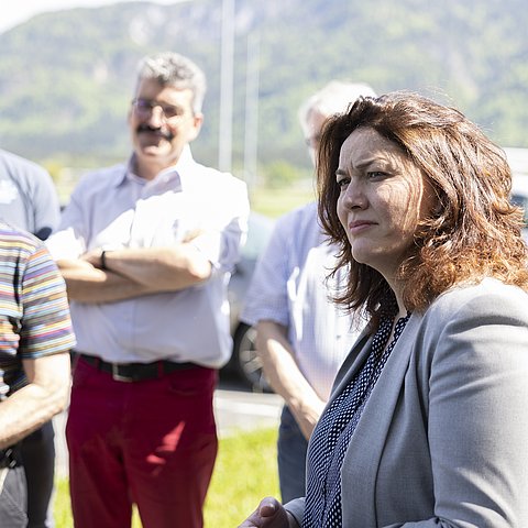 Eine Delegation europäischer VerkehrsexperInnen mit LHStvin Ingrid Felipe