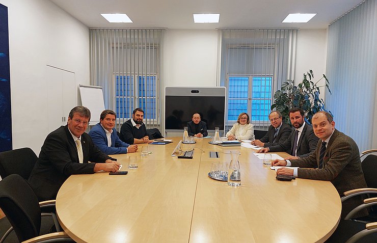 © Land Tirol/Brandhuber Das Kuratorium für Wohnbauförderung bei seiner Sitzung