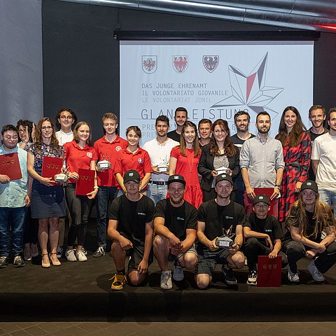 Gruppenfoto ausgezeichnete Projekte