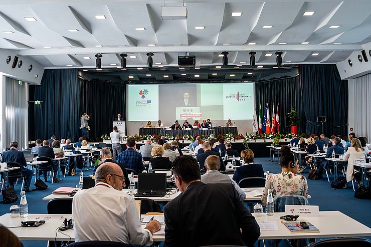 © Tiroler Landtag/Christanell 16 der 21 Anträge wurden von den Abgeordneten des Dreier-Landtages angenommen.