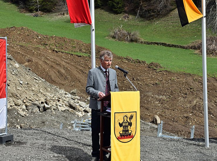 © Land Tirol/Pichler Bgm Vitus Monitzer: "„Für die Menschen in unseren Gemeinden im Defereggental ist das Infrastrukturprojekt eine große Erleichterung. Etwa für jene, die täglich zur Arbeit oder zum Ausbildungsplatz pendeln, zum Arzt oder zur Ärztin fahren und natürlich auch für den Tourismus."