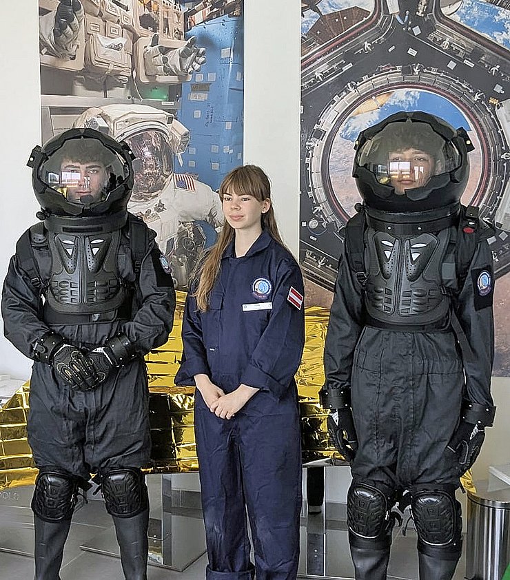 Einer der analogen Raumanzüge, den das ÖWF beim Erasmus-Projekt EXPLORE in Portugal verwendet hat.