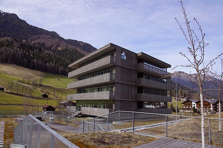 Zu sehen ist die Skimittelschule Neustift.