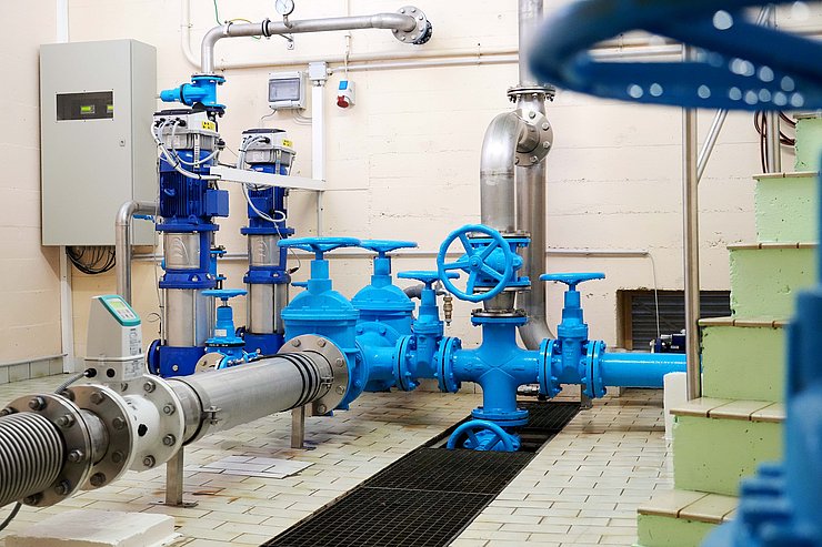 © Land Tirol/Neuner Rohre grau und blau