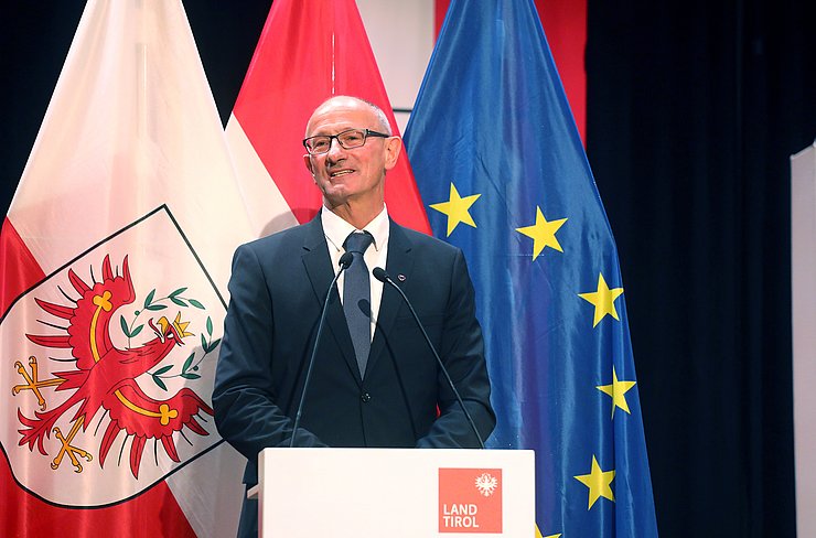 LH Anton Mattle bei einer Rede.