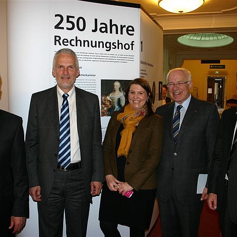 v.l.: SC Viktor Cypris, Rechnungshofpräsident Josef Moser, SCin Helga Berger, LTP Herwig van Staa, Landesrechnungshofdirektor Reinhard Krismer