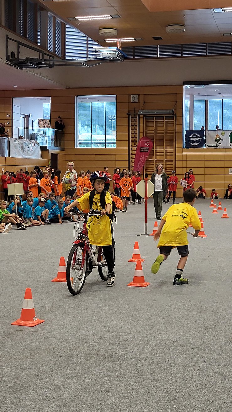 Radfahr-/Notrufnummernbewerb