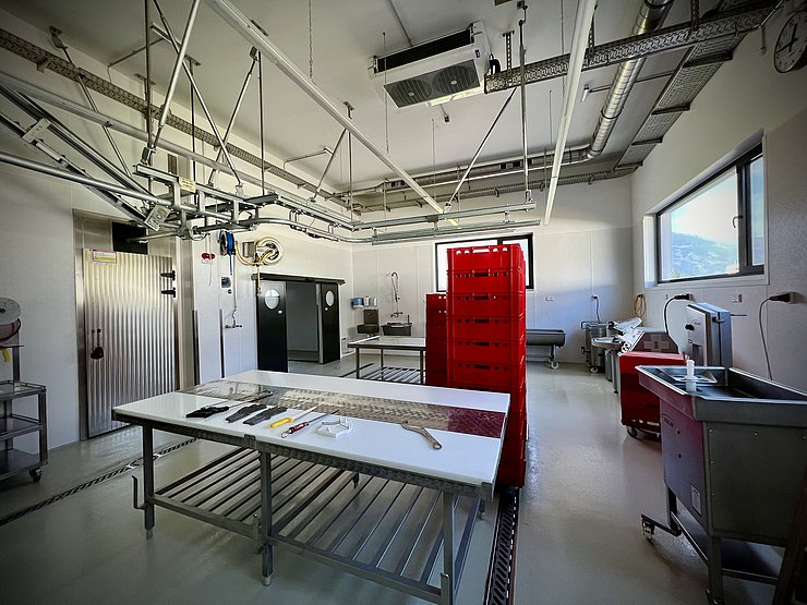 © Land Tirol Innenbereich der Schlacht-, Zerlege- und Verarbeitungseinrichtung der Landwirtschaftlichen Lehranstalt Lienz