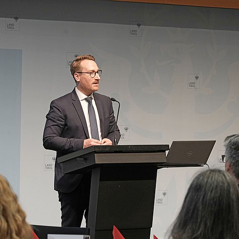 Der Landeshauptmannstellvertreter beim seiner Ansprache.