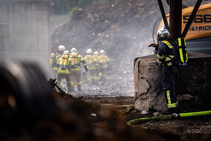 Ensatzkräfte bei der Brandbekämpfung