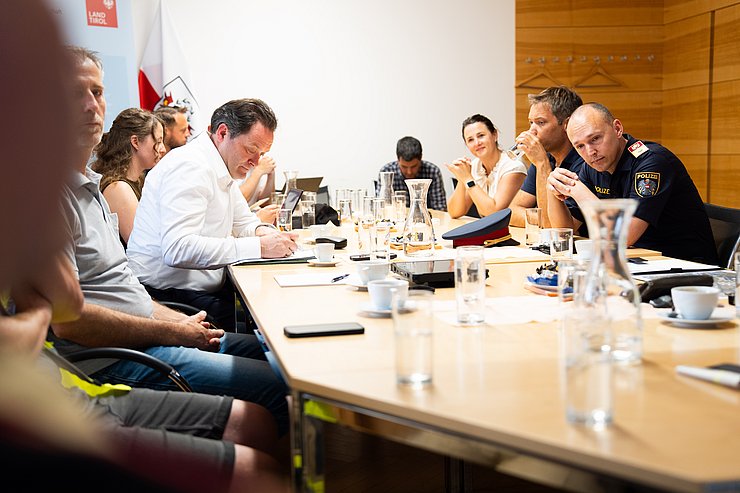 Runder Tisch, BH Totschnig sitzend