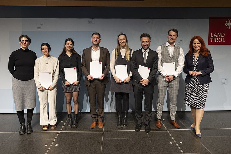 Gruppenfoto mit Nachwuchsforschern der Universität Innsbruck.