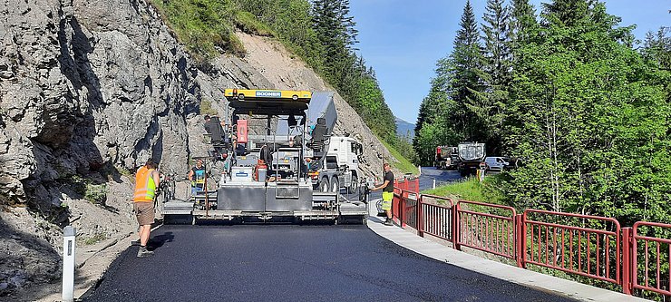 L21 Schwarzbrunnen Teil 2 Asphaltierungsarbeiten
