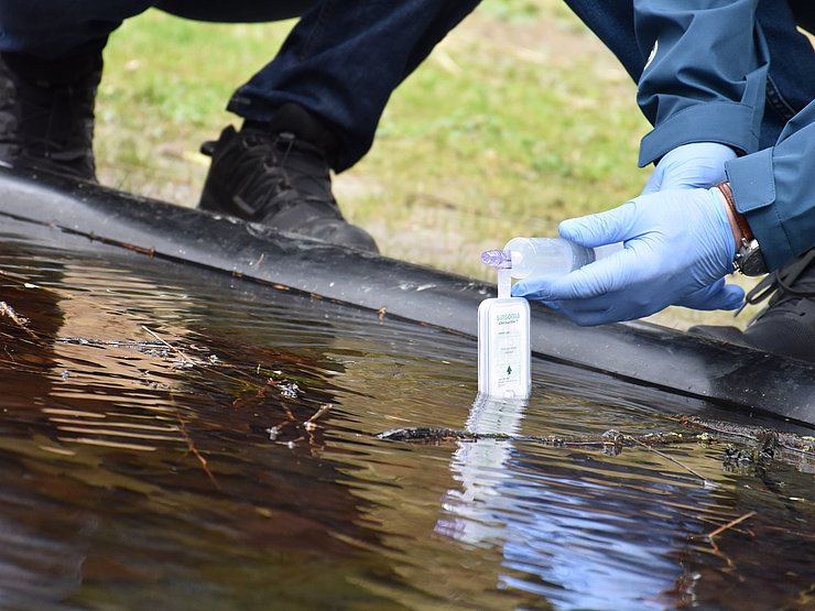 © Land Tirol/Knabl Nahaufnahme Probekit