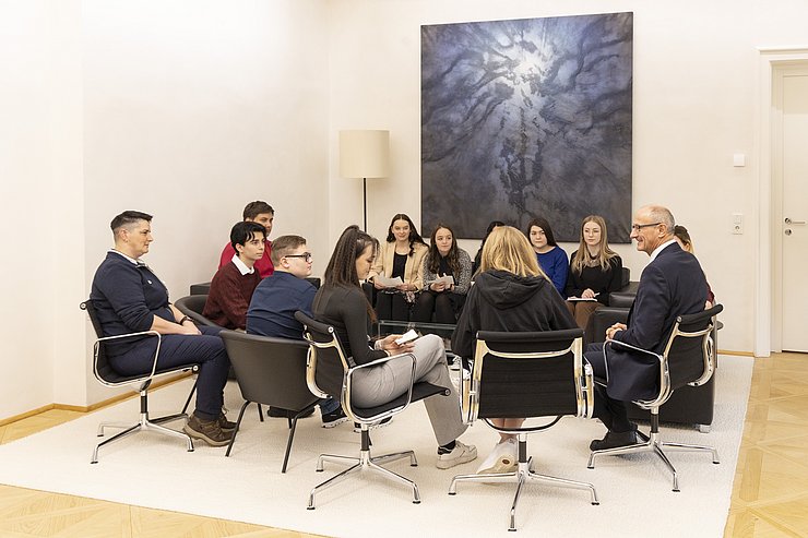 Reger Austausch in den Amtsräumlichkeiten des Landeshauptmanns.