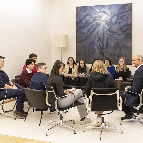 Reger Austausch in den Amtsräumlichkeiten des Landeshauptmanns.