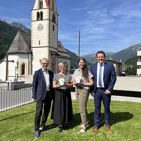 V. l.: Bernd Vogl (GF Klima- und Energiefonds), KLAR!-Managerin Michaela Gasser-Mark, KLAR!-Managerin Bernadette Hofer und LR René Zumtobel .