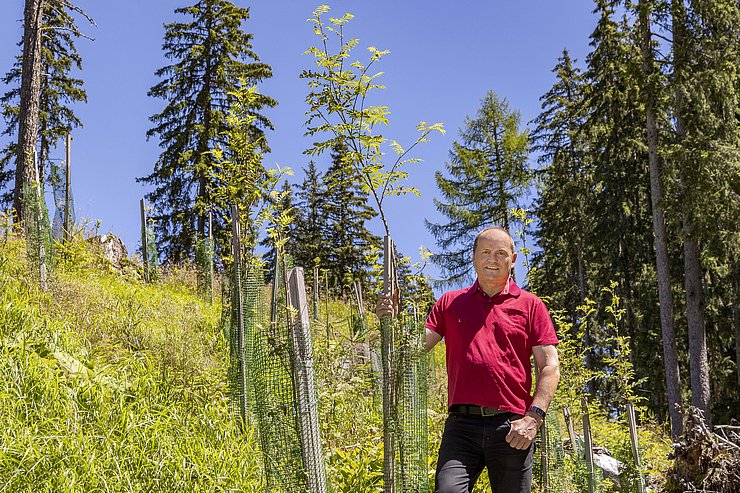 © Land Tirol/Die Fotografen Josef Geisler im Freien vor Bäumen