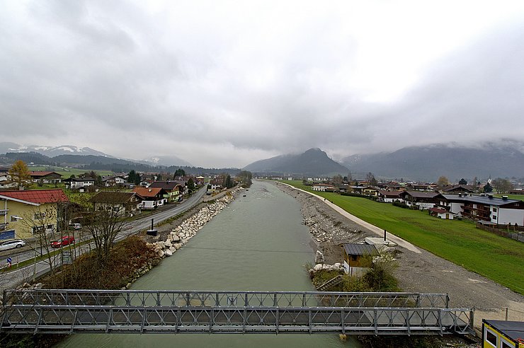 Großache mit Fußgängerbehelfsbrücke 22.11.2013