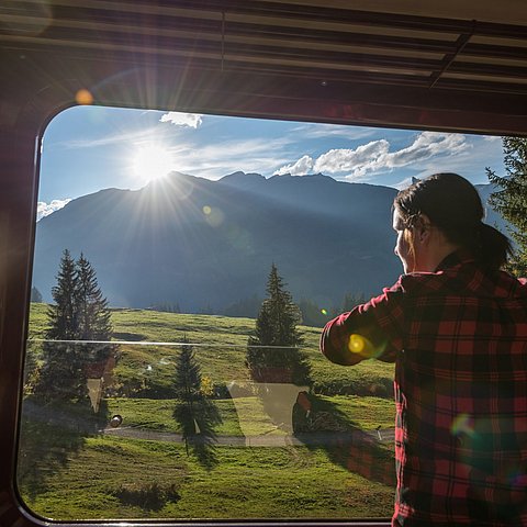 Junge Erwachsene zwischen 18 und 27 Jahren aus dem Alpenraum können sich für eines von 100 „Yoalin“-Tickets bewerben.