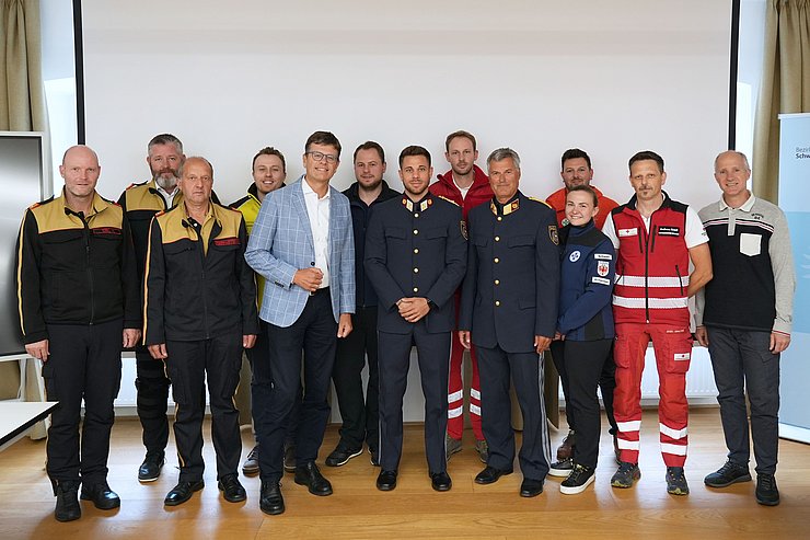 © Land Tirol/Pölzl Gruppenfoto/ einige Personen in Uniform