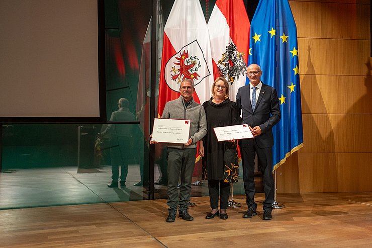 Ivana Pristašová Zaugg wurde mit dem Preis für Zeitgenössische Musik geehrt, die Volksbühne Aschau mit Obmann Stephan Bliem erhielt den Tiroler Volksbühnenpreis 2025.
