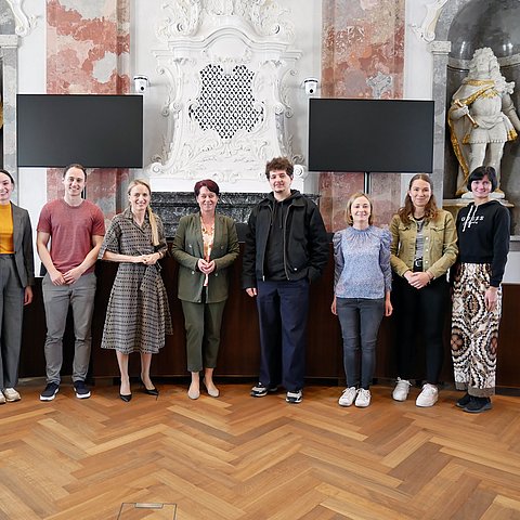 Studierende der Universität Innsbruck mit LTPin Sonja Ledl-Rossmann und LRHDin Monika Aichholzer-Wurzer