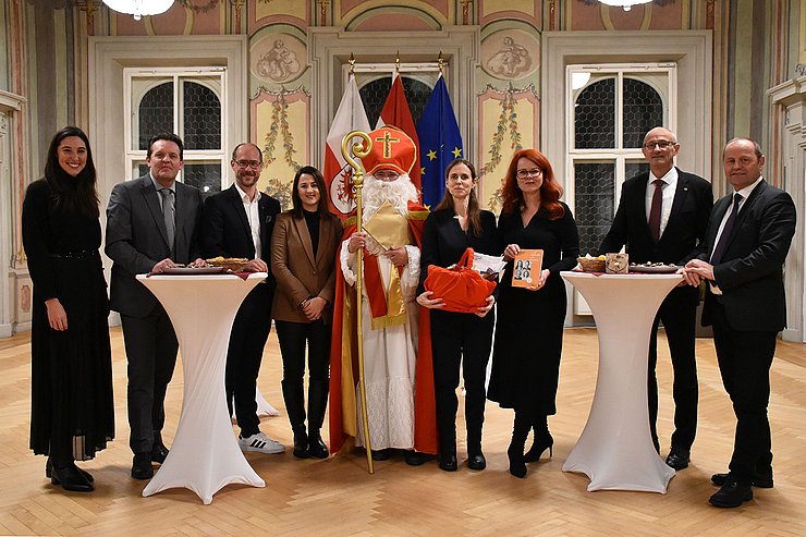 © Land Tirol/Milicevic Gruppenfoto im Parissaal