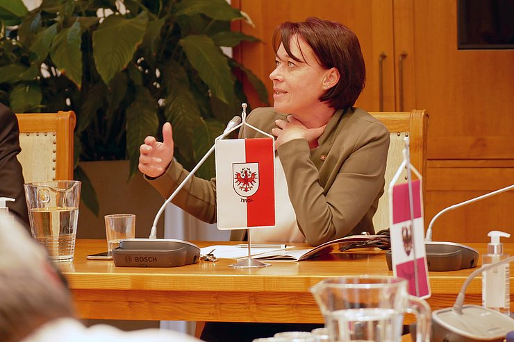 © Landtagsdirektion Tirol/Oswald LTPin Sonja Ledl-Rossmann unterstrich dabei die Bereitschaft zur aktiven Mitgestaltung.