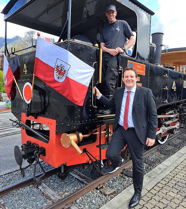 Verkehrslandesrat Renè Zumtobel freut sich über die Konzessionsverlängerung der Achenseebahn bis 2034.