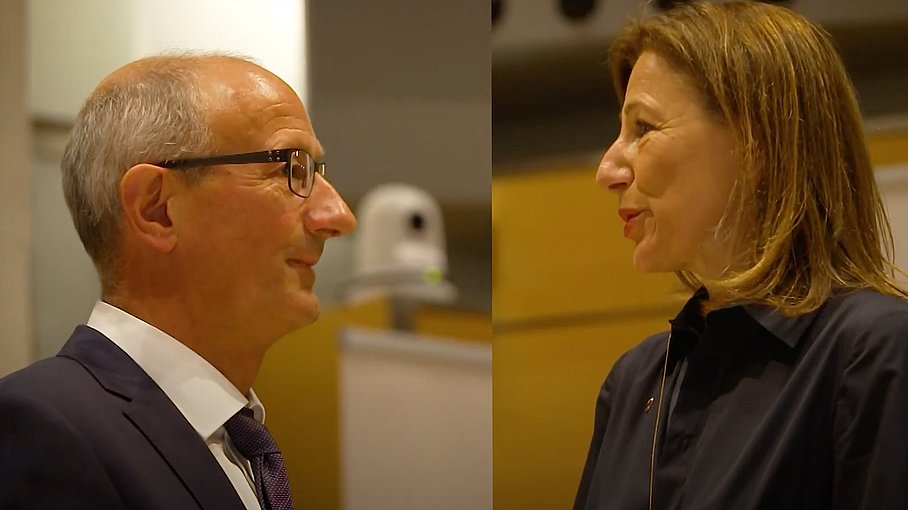 Neue Regierungsmitglieder übernehmen ihre Ressorts