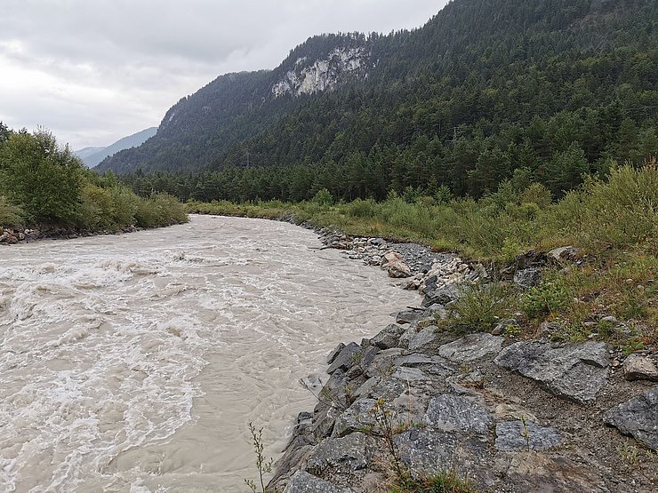 © Land Tirol/Reiter Schadhafte Uferverbauung unterhalb des Drosselbauwerkes Geschiebefalle Hornberg