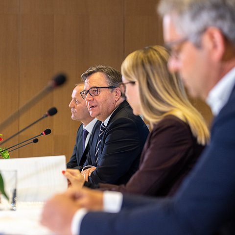 LH Günther Platter betonte, dass Tirol über die besten Voraussetzungen verfüge, um grünen Wasserstoff zu produzieren. 