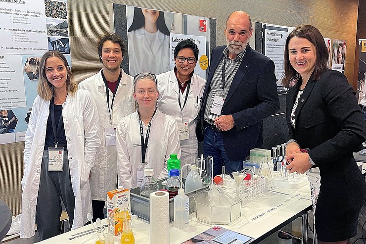 Regierungsmitglied Astrid Mair bei der Lehrlingsmesse.