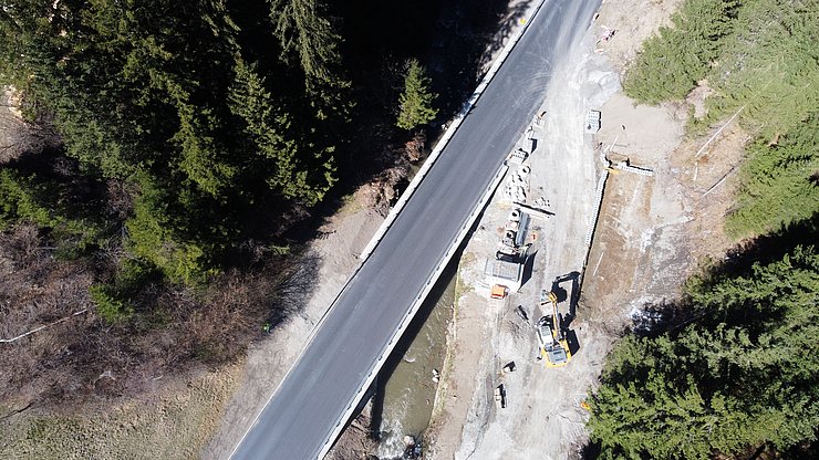 Baustelle mit Brücke