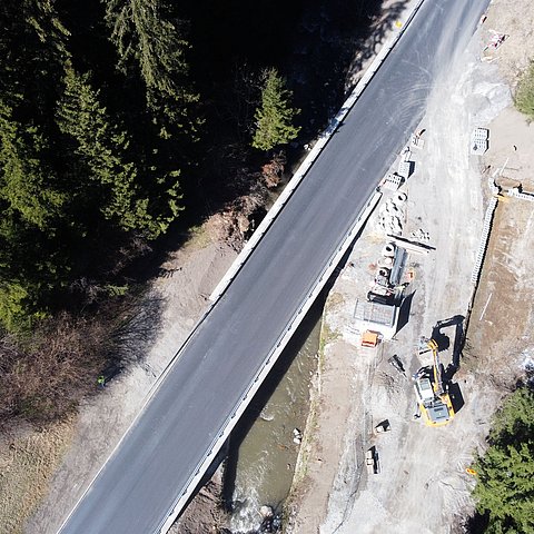 Baustelle mit Brücke