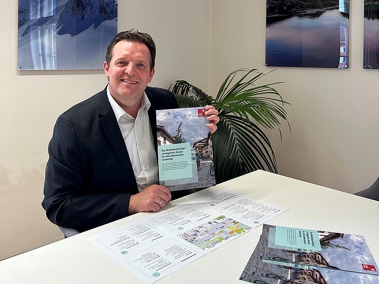 © Land Tirol/Knabl Zumtobel mit Broschüre