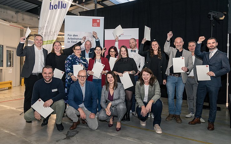 © Land Tirol/Inn-Frame Insgesamt wurden beim heutigen Tiroler LehrlingsausbilderInnenkongress weitere 64 Zertifikate und Diplome an LehrlingsausbilderInnen verliehen.