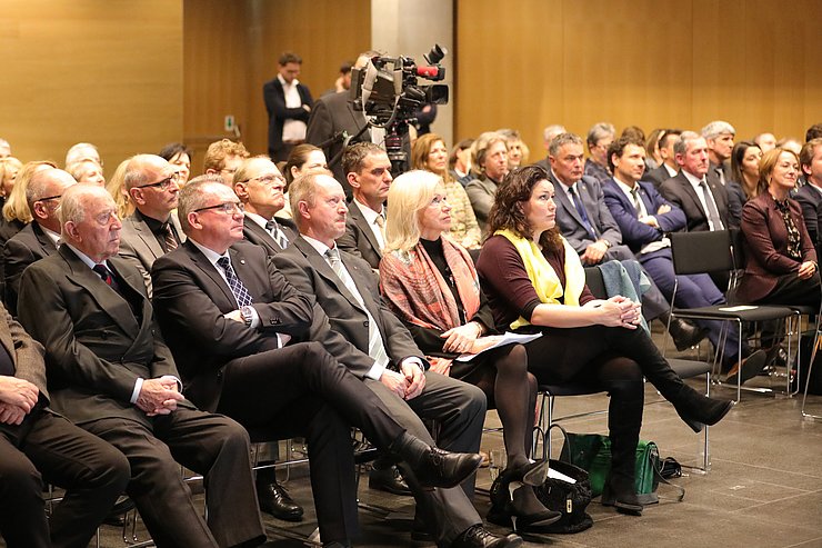 © Landesvolksanwaltschaft Tirol/Peter Schaller Zahlreiche Gäste aus Politik und Verwaltung waren zum 30-Jahr-Feier gekommen.