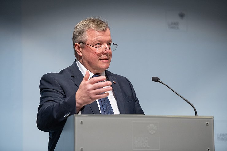 © Land Tirol/G.Berger Dass die AGES ebenfalls federführend beteiligt ist, begrüßte auch Wissenschafts- und Gesundheitslandesrat Bernhard Tilg.