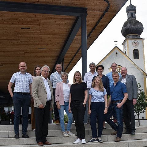 Gruppenfoto vor dem Pfarrsaal Mils
