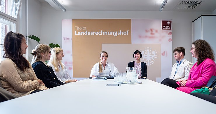 © Landtagsdirektion/Christanell Studierende zu Gast am LRH Tirol